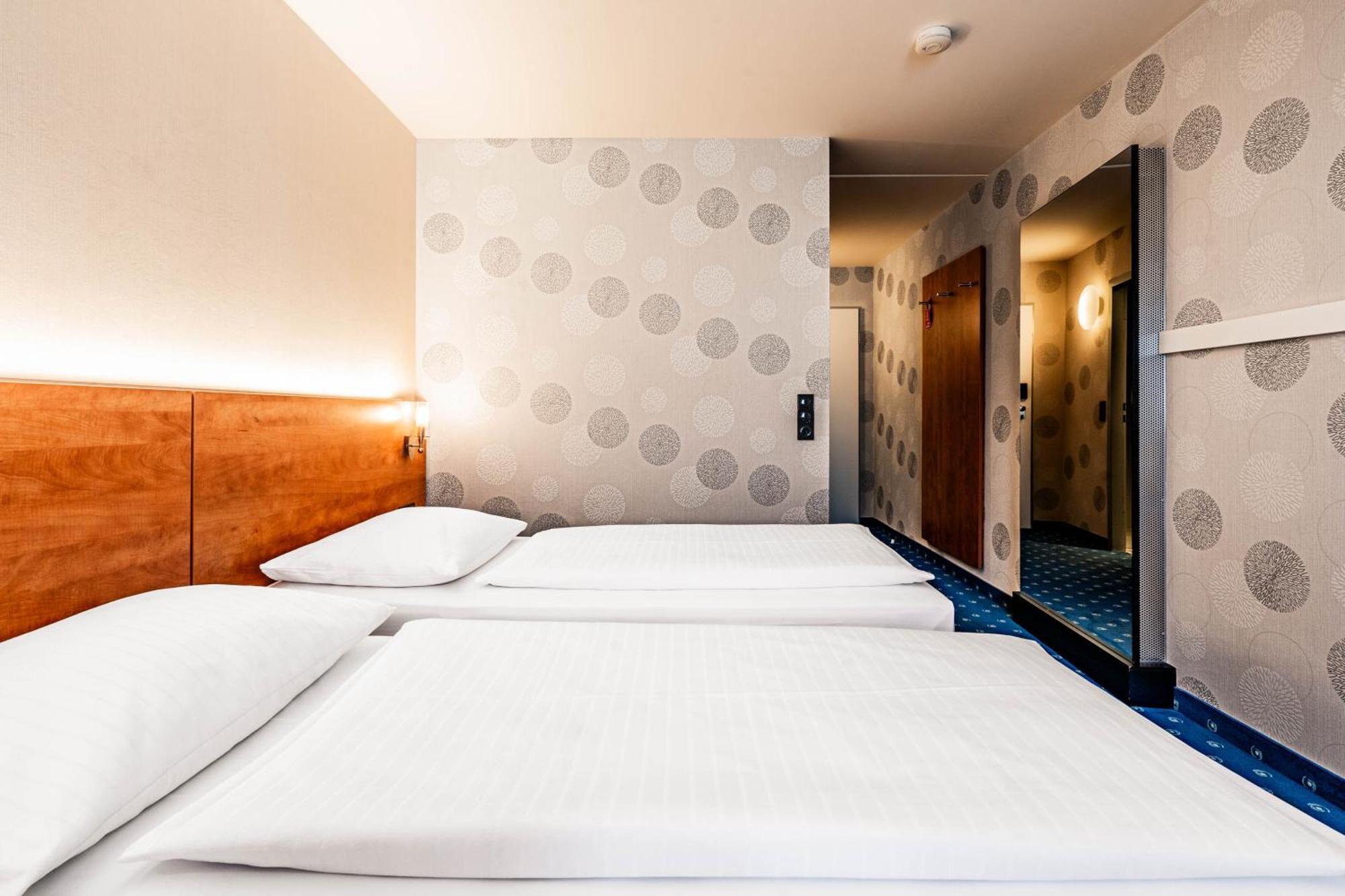 Bonjour Tagungshotel Stuttgart-Gerlingen Esterno foto